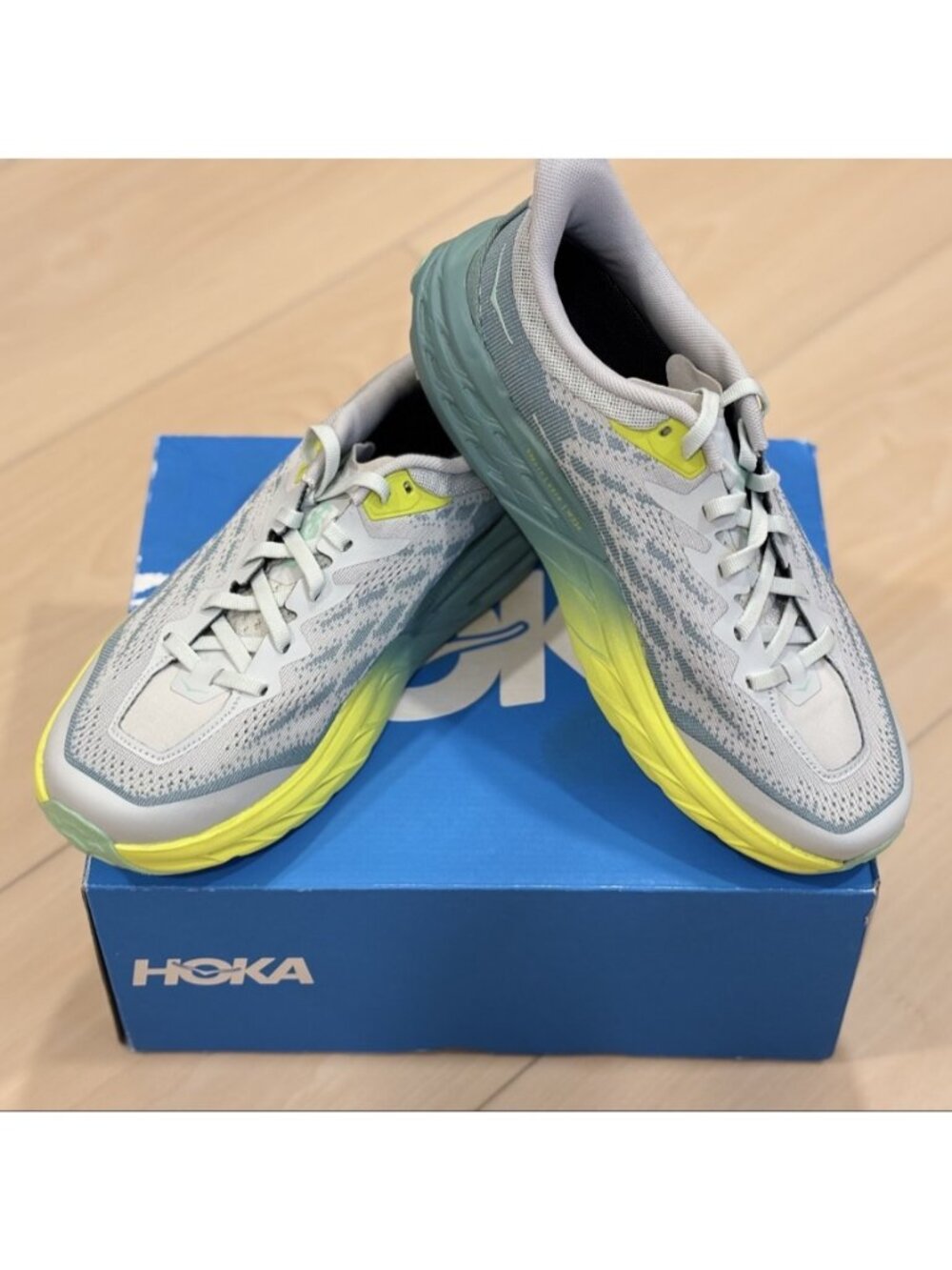HOKA Speedgoat 5 Wide Trail Running Shoes Womens 9.5D Grey Lime